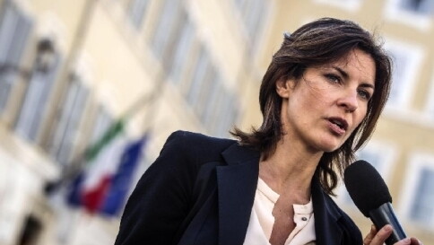 Vicenza, insulti alla Moretti al bar: l'eurodeputata Pd chiama la polizia Vicenza, insulti alla Moretti al bar: l'eurodeputata Pd chiama la polizia
