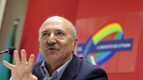 Jobs Act, Uil si smarca: ok al dialogo sull'art.18, ma non si tocchino tutele Jobs Act, Uil si smarca: ok al dialogo sull'art.18, ma non si tocchino tutele