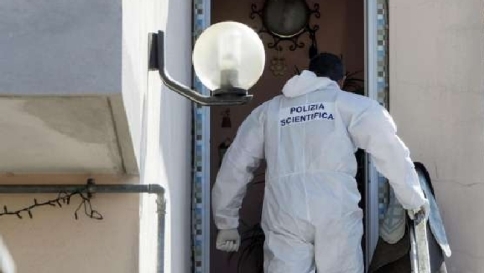 Donna uccisa a coltellate nel suo appartamento a Palermo