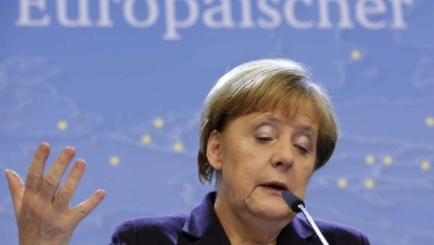 Merkel: "Bce non freni riforme in Ue"Draghi "spara" un colpo da 1.000 mld Merkel: "Bce non freni riforme in Ue"Draghi "spara" un colpo da 1.000 mld