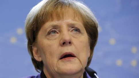 Merkel a Davos promuove Renzi: "Finalmente riforme anche in Italia" Merkel a Davos promuove Renzi: "Finalmente riforme anche in Italia"