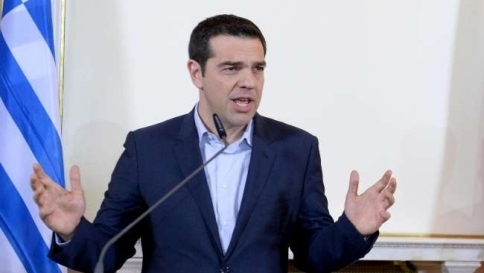 Tsipras avverte la Ue: "Non accettiamo minacce alla nostra democrazia" Tsipras avverte la Ue: "Non accettiamo minacce alla nostra democrazia"