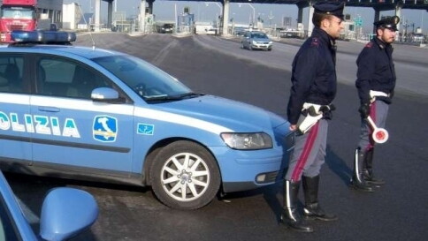 Cosenza, ubriaco all'alt chiama l'avvocato ma anche lui è brillo Cosenza, ubriaco all'alt chiama l'avvocato ma anche lui è brillo