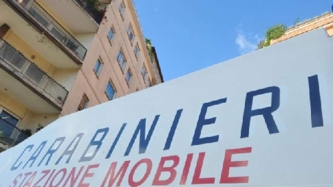 Sesso troppo rumoroso, vicino lo interrompe e lui l'accoltella: arrestato Sesso troppo rumoroso, vicino lo interrompe e lui l'accoltella: arrestato