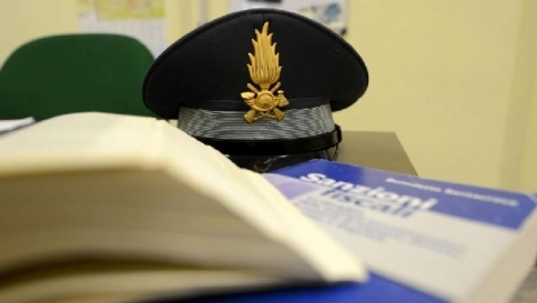 Evasori, arriva il "grande fratello" che controllerà conti, carte e acquisti Evasori, arriva il "grande fratello" che controllerà conti, carte e acquisti