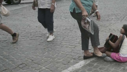 Torino, bimbo rom scrive a scuola:io non rubo, andrò a lavorare Torino, bimbo rom scrive a scuola:io non rubo, andrò a lavorare