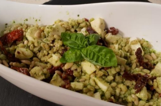 Insalata d'orzo al pesto Insalata d'orzo al pesto