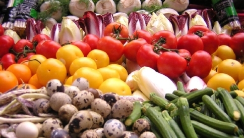 Crisi, italiani sempre più attenti: il 54% ha tagliato sprechi alimentari
Crisi, italiani sempre più attenti: il 54% ha tagliato sprechi alimentari