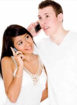 Italiani innamorati del cellulare: consumi per 607 euro all'anno
Italiani innamorati del cellulare: consumi per 607 euro all'anno