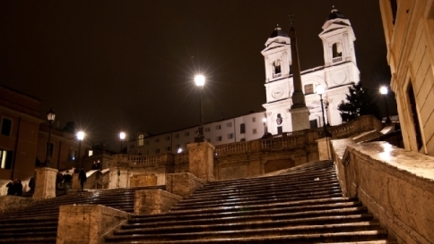 Roma, violentano 20enne e colpiscono vigilesse in pieno centro: arrestati