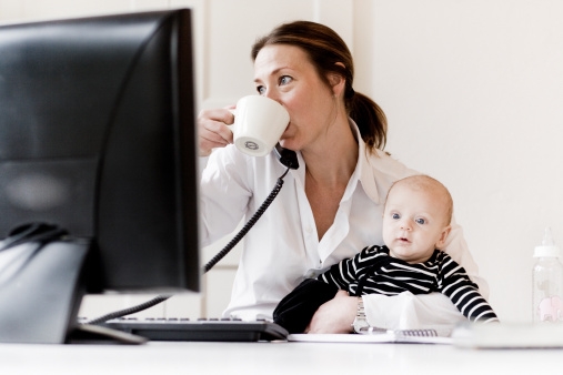 Mamme che lavorano...senza sensi di colpa Mamme che lavorano...senza sensi di colpa