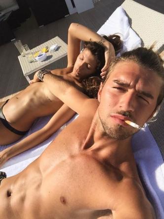 Giorgia Lucini, sexy selfie in topless con il suo Andrea