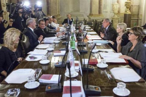 Decadenza di Berlusconi: voto palese Alfano: sopruso, ora battaglia in Aula Decadenza di Berlusconi: voto palese Alfano: sopruso, ora battaglia in Aula