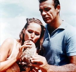 Ursula Andress è la Bond girl più sexy Ursula Andress è la Bond girl più sexy