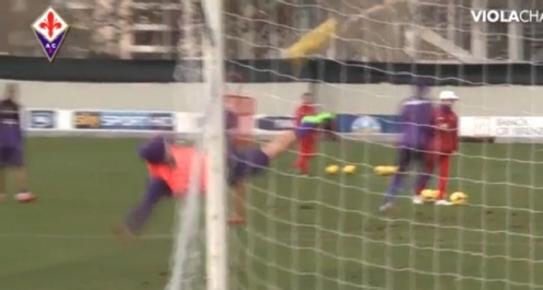 Fiorentina, torna Gomez: rovesciata spettacolare in allenamento  Fiorentina, torna Gomez: rovesciata spettacolare in allenamento 