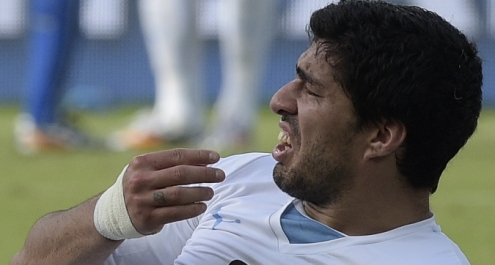 Uruguay, Luis Suarez ha morso gli avversari otto volte