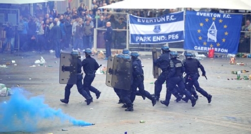 Europa League: scontri a Lille fra la polizia e i tifosi dell'Everton