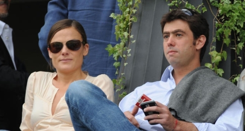 Juve: la moglie di Andrea Agnelli attacca Totti: "Se ne vada nel suo campionato" Juve: la moglie di Andrea Agnelli attacca Totti: "Se ne vada nel suo campionato"