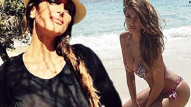 Cristina Buccino, show a Ibiza: shooting in bikini, poi si "spoglia" - TGCOM