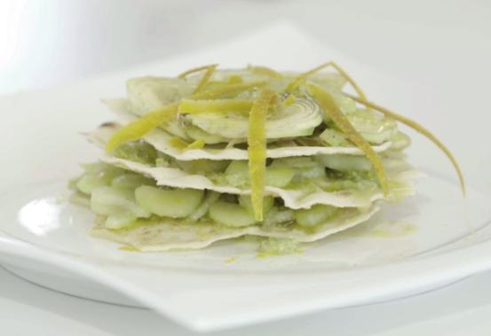 Millefoglie di pane carasau con sedano e bottarga di muggine Millefoglie di pane carasau con sedano e bottarga di muggine