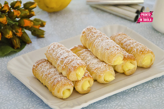Cannoncini alla crema Cannoncini alla crema