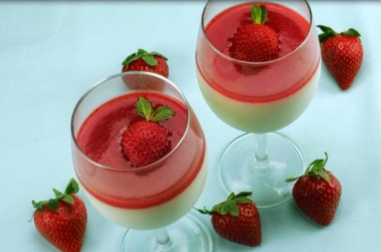 I dolci di Alice: panna cotta al cioccolato bianco e fragole I dolci di Alice: panna cotta al cioccolato bianco e fragole