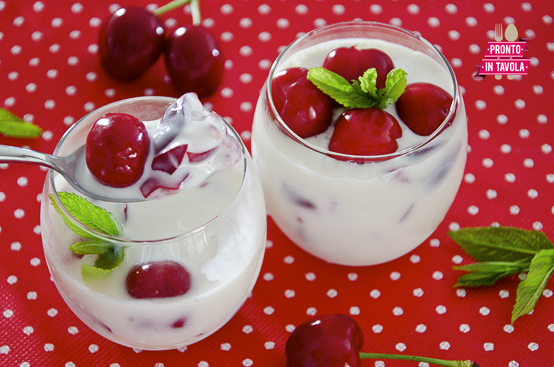 Frozen yogurt alle ciliegie Frozen yogurt alle ciliegie