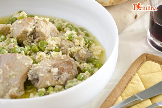 Coniglio con uova strapazzate e piselli Coniglio con uova strapazzate e piselli