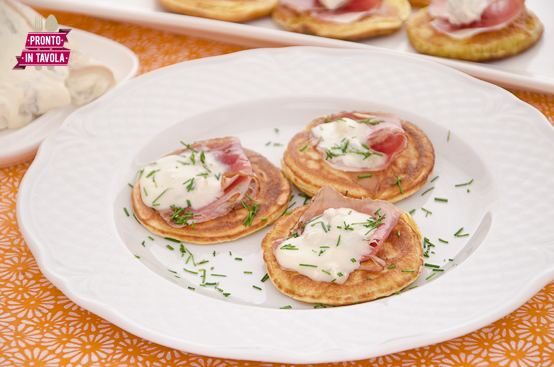 Pancakes di ceci allo speck Pancakes di ceci allo speck