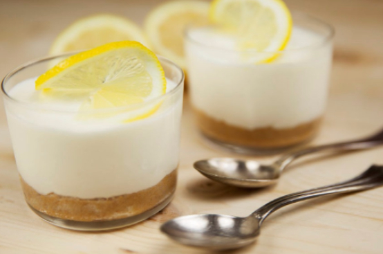 I Dolci di Alice: cheesecake al bicchiere profumata al limone I Dolci di Alice: cheesecake al bicchiere profumata al limone