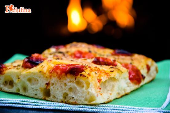 Focaccia soffice ai pomodorini Focaccia soffice ai pomodorini