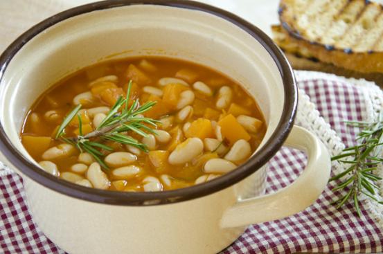 Zuppa di fagioli e zucca Zuppa di fagioli e zucca