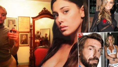 Selfie ad alto tasso erotico, "amarcord" sensuali e trasparenze osé Selfie ad alto tasso erotico, "amarcord" sensuali e trasparenze osé