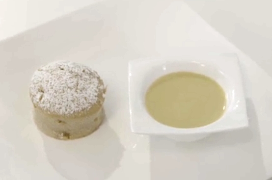 Tortino di mele caldo con crema Tortino di mele caldo con crema