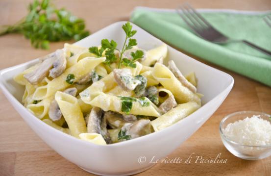 Garganelli con funghi e robiola Garganelli con funghi e robiola