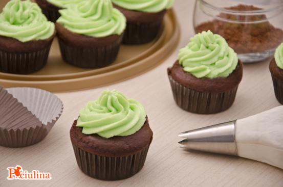Cupcake al cacao e frosting di ricotta Cupcake al cacao e frosting di ricotta