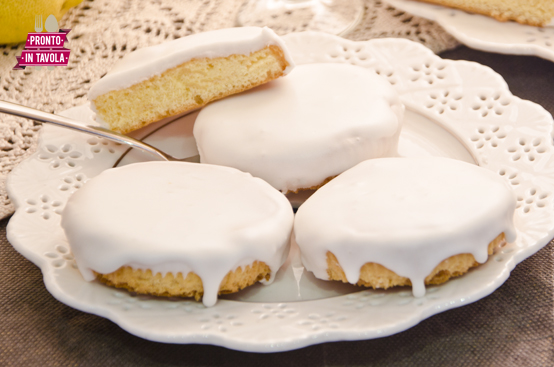 Pasticcini glassati al limone Pasticcini glassati al limone