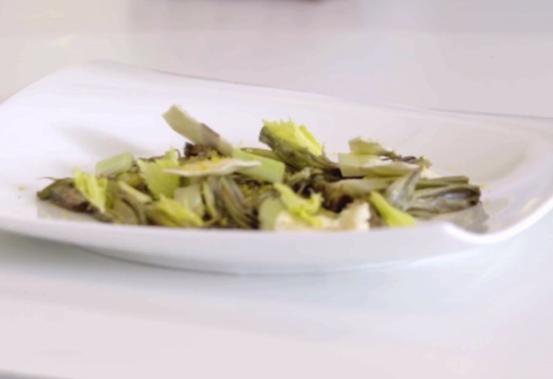 Insalatina di carciofi, sedano e bottarga Insalatina di carciofi, sedano e bottarga
