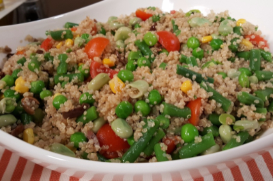 Insalata di quinoa con verdure Insalata di quinoa con verdure