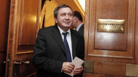 Azzollini, via liberà all'arresto dalla Giunta per le immunità del Senato Azzollini, via liberà all'arresto dalla Giunta per le immunità del Senato
