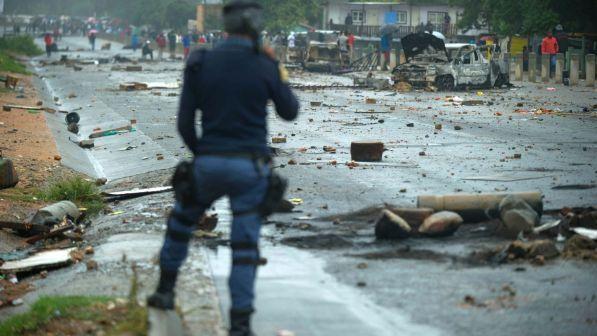 sudafrica, polizia, scontri
