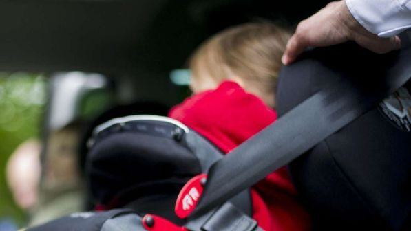 seggiolini auto bambini bambino bimbi bimbo dimenticato abbandono antiabbandono