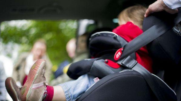 seggiolini auto bambini bambino bimbi bimbo dimenticato abbandono antiabbandono