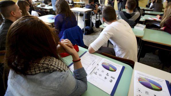 Alessandria, la prof picchiata dai bulli: