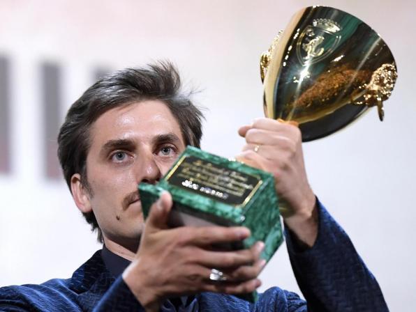 luca marinelli, cinema, venezia 76, martin eden, migranti, coppa volpi