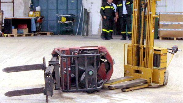 muletto lavoro industria operai operaio fabbrica