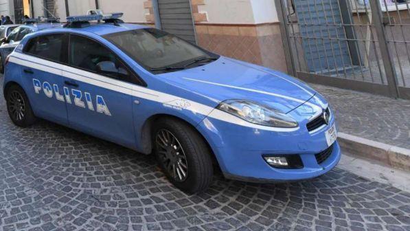 auto polizia generica giorno, delitto frattaminore, strage famiglia
