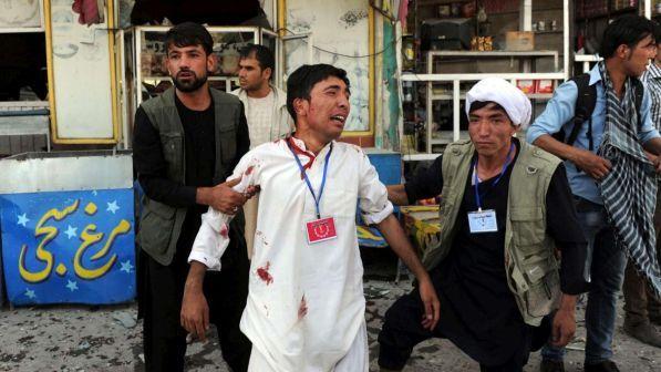 kabul attentato esplosione afghanistan kamikaze