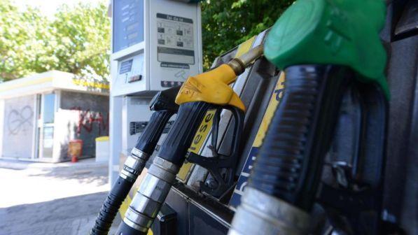 distributore pompa benzina carburante gasolio