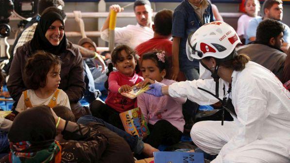 migranti, immigrazione, profughi, barcone